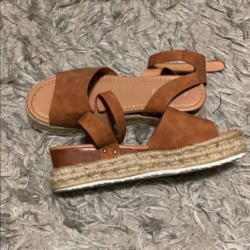 Camel Wedge